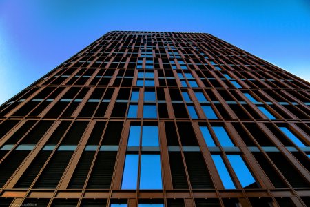 Stürzende Linien 150 BraWo-Gebäude Braunschweig zur blauen Stunde
