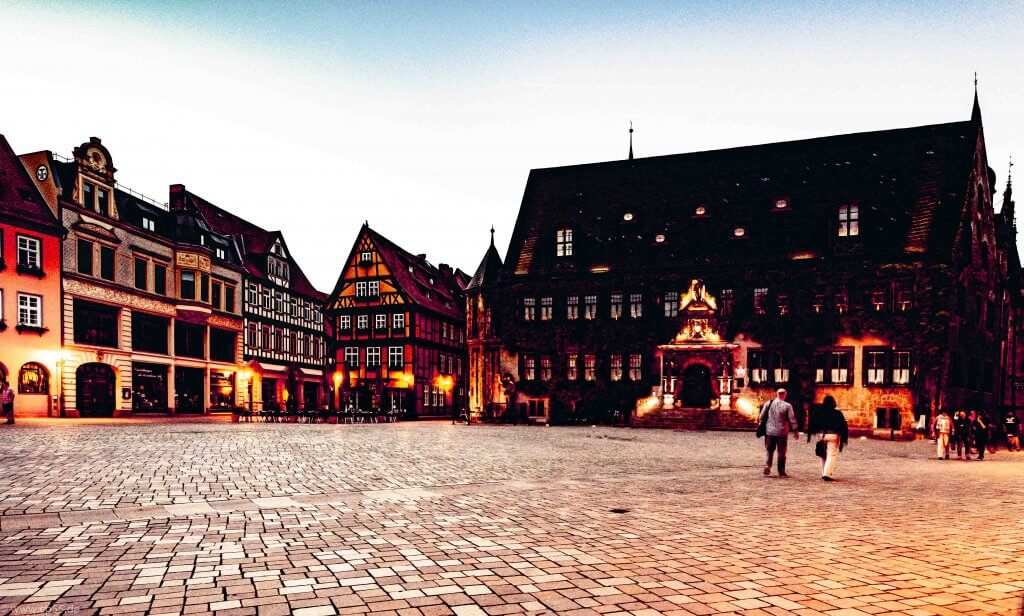 Urban Rathaus 1 Das Rathaus mit dem Vorplatz in Quedlinburg