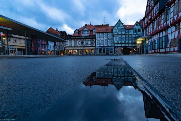 Blaue Stunde in Wolfenbüttel 390 Spiegelung in der blauen Stunde Kornmarkt Wolfenbüttel