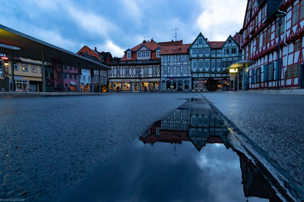Spiegelungen 2 Spiegelung in der blauen Stunde Kornmarkt Wolfenbüttel