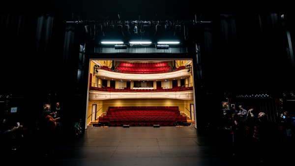 Künstlerblick zum Publikum 377 Lessingtheater Wolfenbüttel Bühnenblick