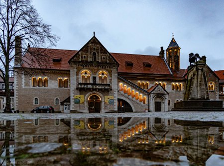 Pfützen auf dem Burgplatz Braunschweig - Pfützenspiegelung 96 Pfützenspiegelung Brugplatz