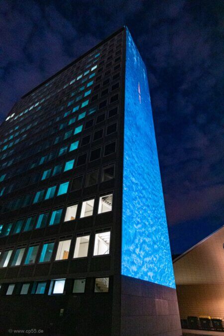 Lichtparcours Hochhaus 65 Die Ruderin