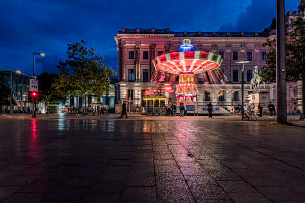 Karussell 2021 300 Farben der Nacht Schloss