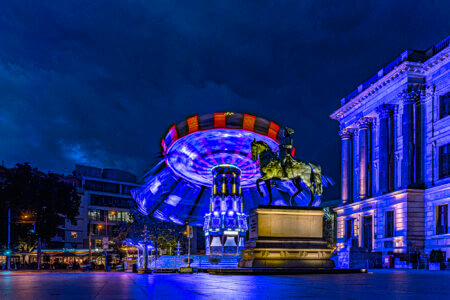 blue is the color 21 Farben der Nacht Schloss Karussell