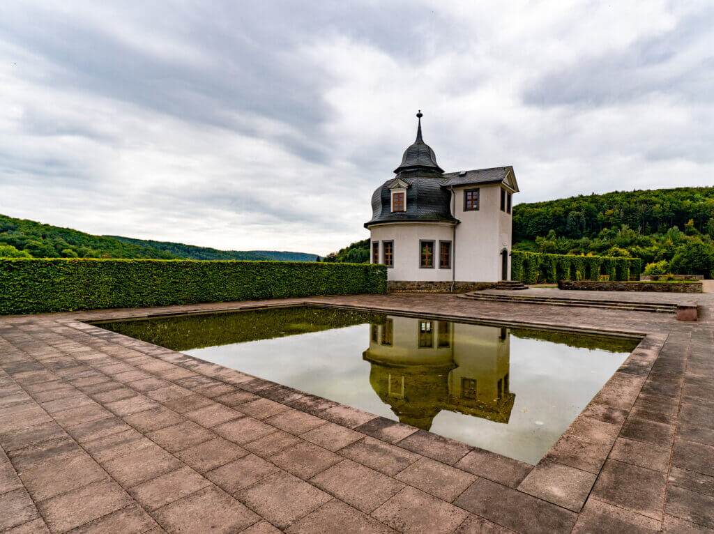 Shopbereich 4 Schloß Stolberg Spiegelungen im Park