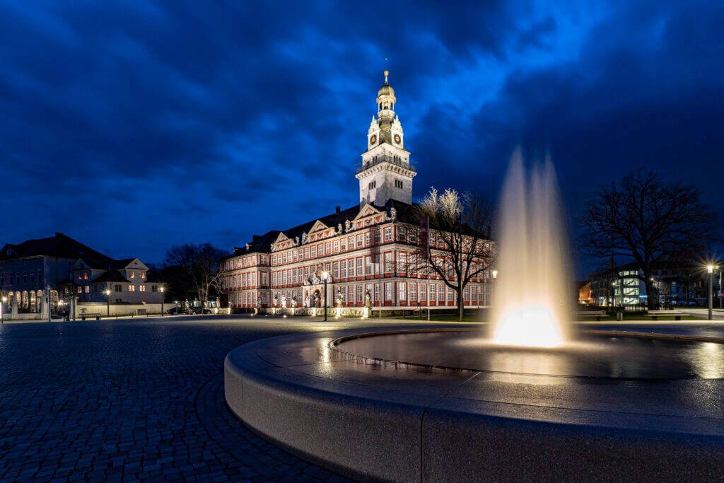 Schloßplatz Wolfenbüttel Brunnen Wasserspiel Blaue Stunde Wolken Langzeitbelichtung