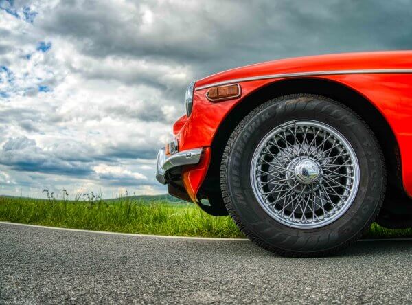 Flucht vor dem Wetter 40 Chromfelgen MGB